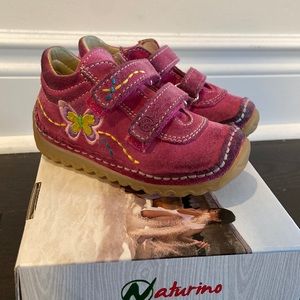 Naturino Akiko Velour size 22